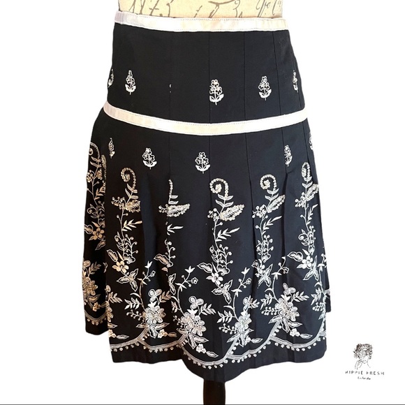 Torrid A Line Embellished Black & White Skirt Size 18ππ - Picture 1 of 7
